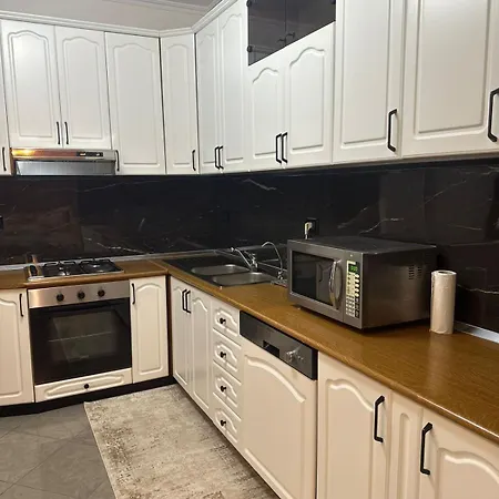 Scandinavian Al Τίρανα